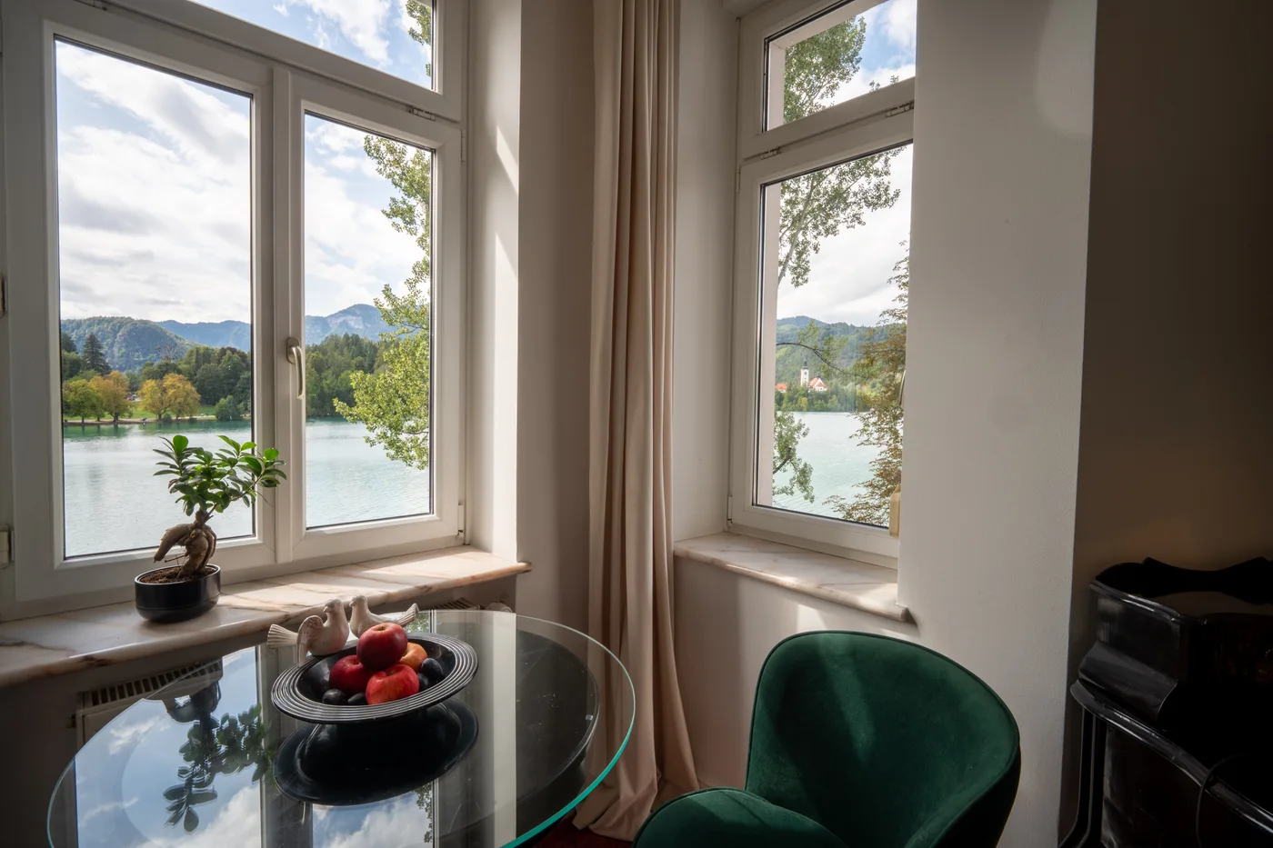 Lake-facing window nook in the Deluxe Suite